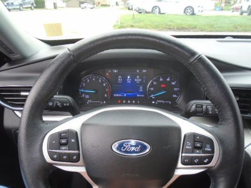 Used 2023 Ford Explorer XLT w/ Equipment Group 202A image 18