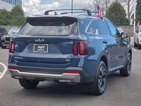 Used 2025 Kia Sorento S AWD/4WD image 4