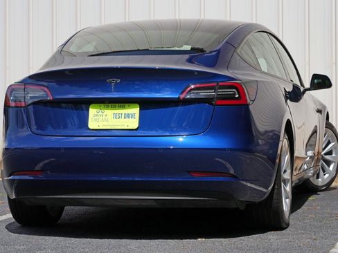 Used 2022 Tesla Model 3 Standard Range RWD image 5
