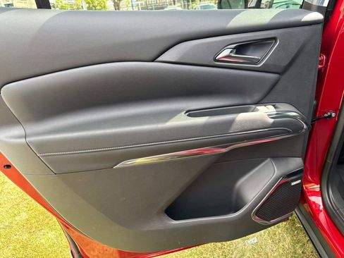 New 2025 Chevrolet Traverse LT w/ Enhanced Driving Package image 11