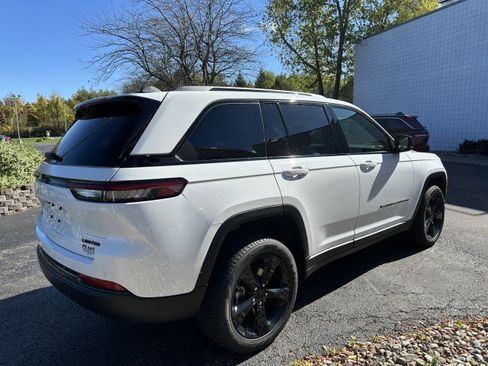 New 2025 Jeep Grand Cherokee Limited w/ Black Appearance Package image 6