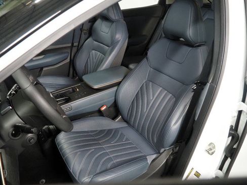 Used 2024 Nissan Ariya Platinum+ image 14