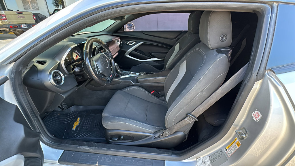Used 2018 Chevrolet Camaro SS RWD image 13