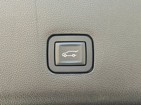 Used 2019 Chevrolet Traverse RS FWD image 14