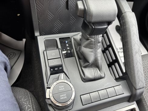 Used 2025 Toyota 4Runner SR5 image 23