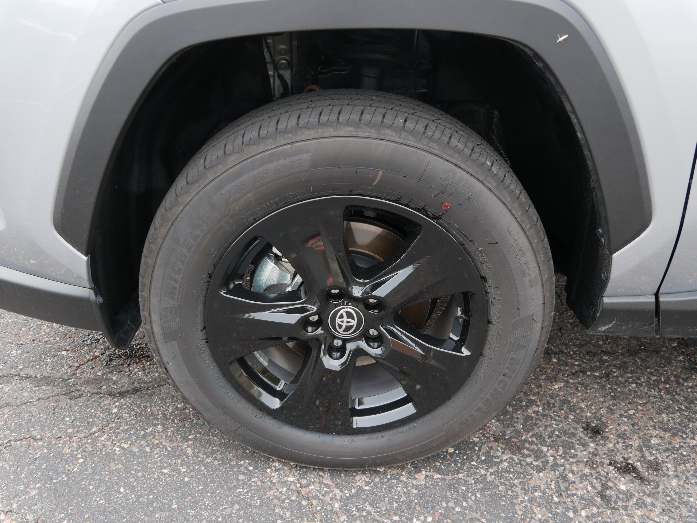 Used 2025 Toyota RAV4 XLE w/ Convenience Package AWD/4WD image 9