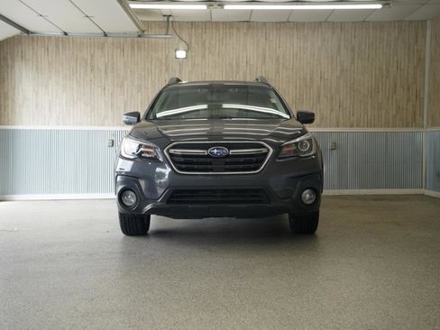 Used 2019 Subaru Outback 3.6R Limited AWD/4WD image 2