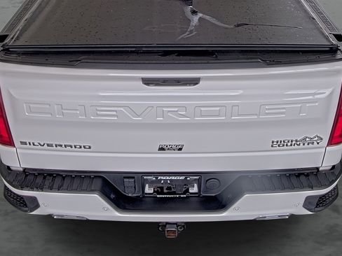 Used 2023 Chevrolet Silverado 1500 High Country w/ High Country Premium Package AWD/4WD image 11