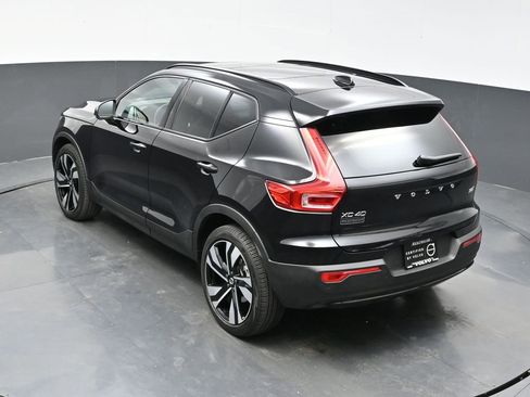 Used 2024 Volvo XC40 B5 Plus image 29