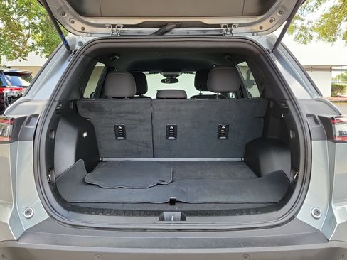 Used 2025 Chevrolet Equinox LT FWD image 9