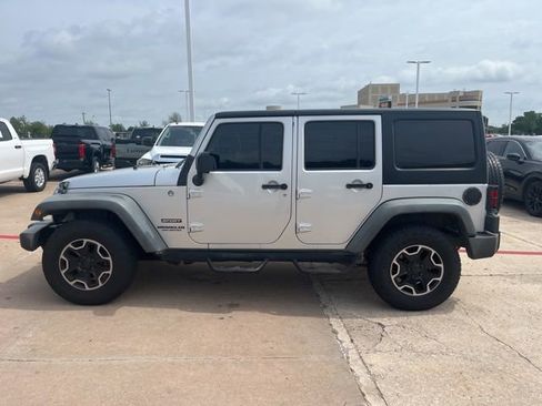 Used 2012 Jeep Wrangler Unlimited Sport image 2