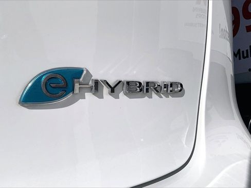 Used 2024 Chrysler Pacifica Select image 22