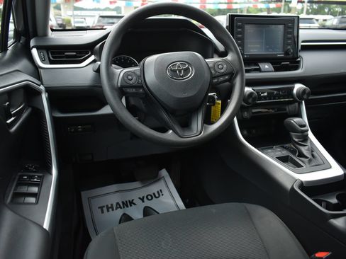 Used 2021 Toyota RAV4 LE FWD image 17