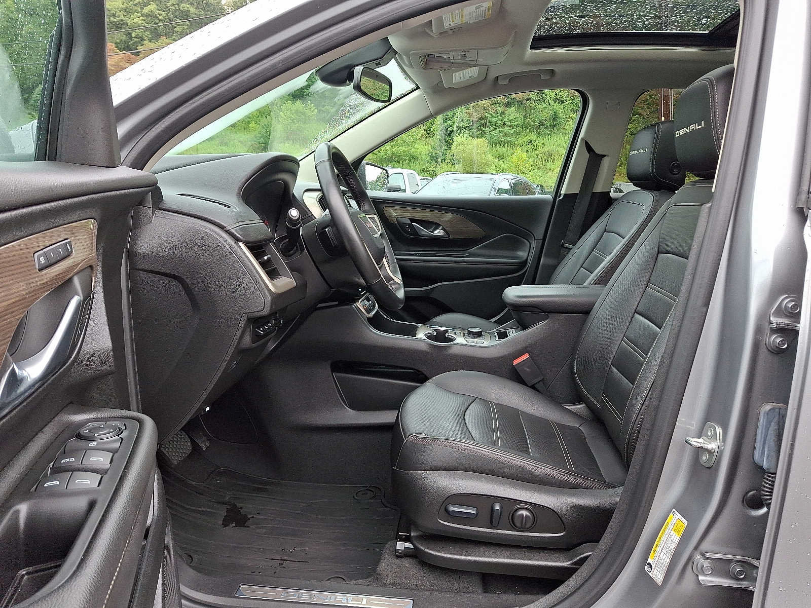 Used 2023 GMC Terrain Denali w/ Denali Premium Package AWD/4WD image 13