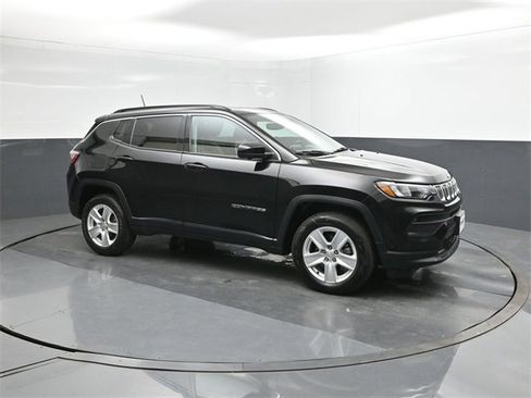 Used 2022 Jeep Compass Latitude w/ Sun and Sound Group image 17