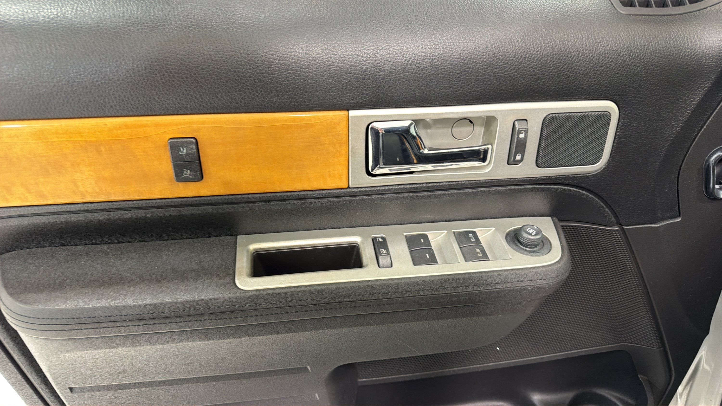 Used 2010 Lincoln MKX 2WD image 11