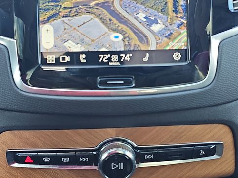 Used 2024 Volvo XC90 B6 Plus w/ Protection Package Premier image 22