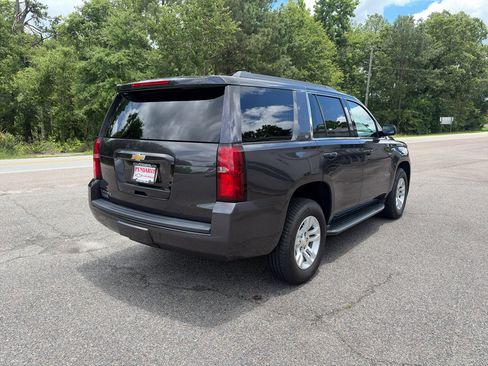 Used 2018 Chevrolet Tahoe LT w/ Luxury Package RWD image 3