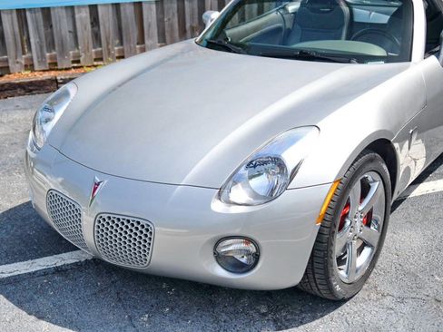 Used 2007 Pontiac Solstice Convertible w/ Premium Package RWD image 4