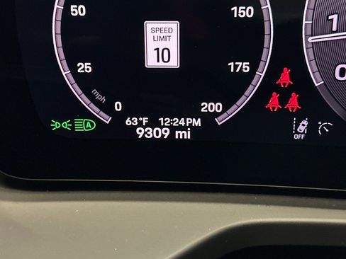 Used 2025 Porsche Panamera RWD image 19