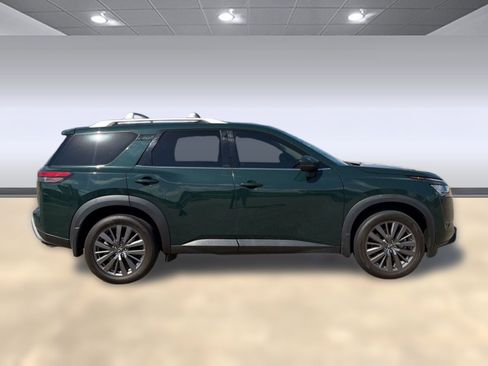 Used 2024 Nissan Pathfinder SL FWD image 7
