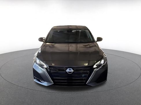 Used 2025 Nissan Altima 2.5 SV FWD image 5