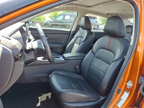 Used 2023 Nissan Sentra SR w/ SR Premium Package FWD image 16