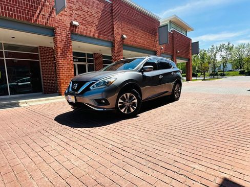 Used 2018 Nissan Murano SV FWD image 3