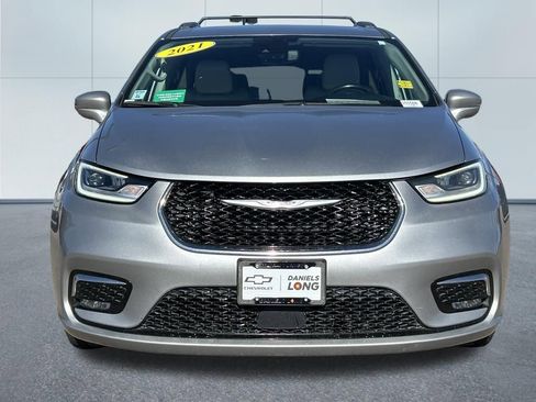 Used 2021 Chrysler Pacifica Touring-L image 3