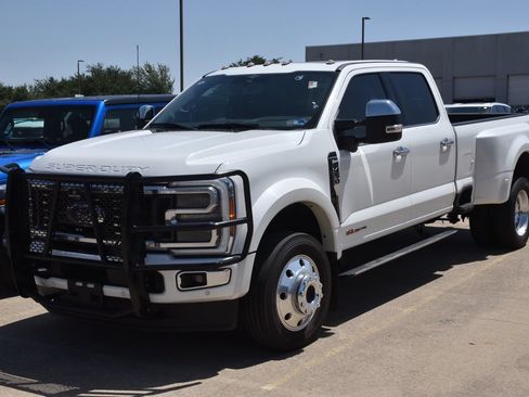 Used 2023 Ford F450 Platinum w/ FX4 Off-Road Package AWD/4WD image 2