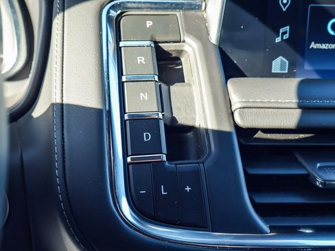 Used 2024 Chevrolet Suburban LT image 10