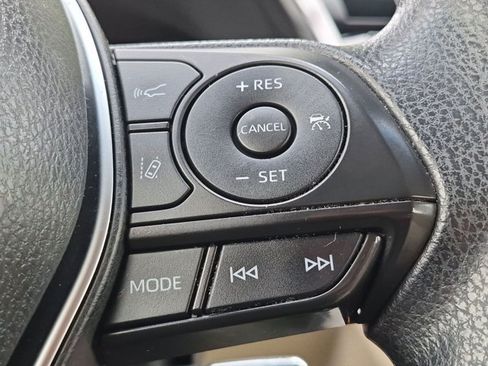 Used 2018 Toyota Camry LE FWD image 12
