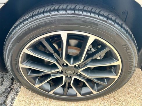 Used 2018 Ford Taurus SEL w/ Equipment Group 201A FWD image 19