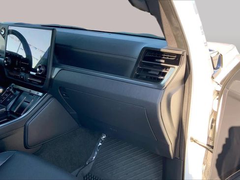 Used 2024 Lexus GX 550 AWD/4WD image 18