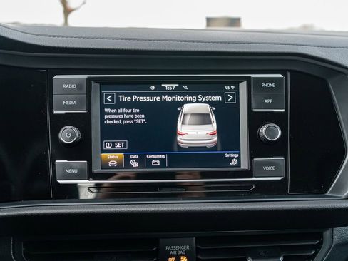 Used 2024 Volkswagen Jetta SE image 29