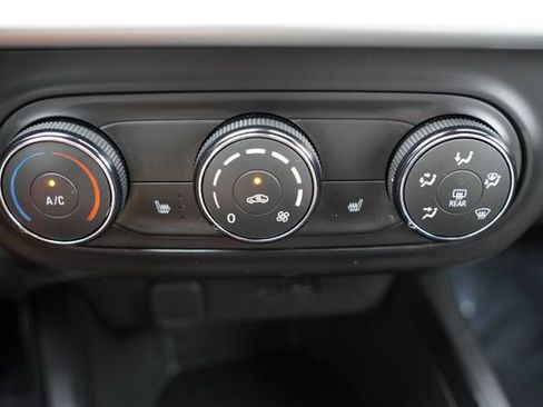 Used 2024 Chevrolet Trax RS w/ Driver Confidence Package FWD image 24