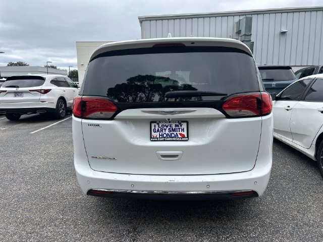 Used 2019 Chrysler Pacifica Touring-L FWD image 4