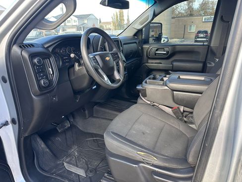 Used 2022 Chevrolet Silverado 2500 Custom w/ Custom Value Package image 12