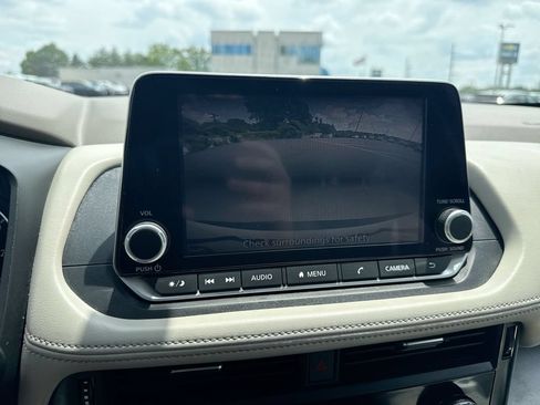 Used 2023 Nissan Rogue SV FWD image 17