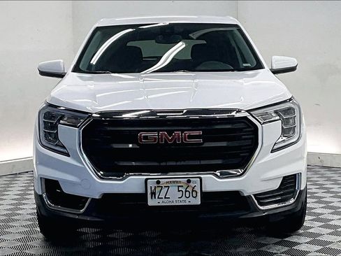 Used 2024 GMC Terrain SLE FWD image 2