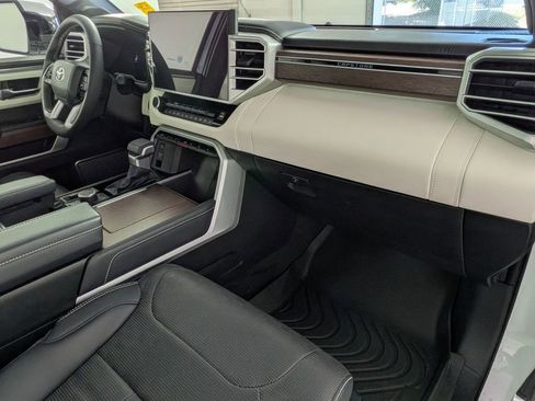 Used 2025 Toyota Sequoia Capstone AWD/4WD image 30