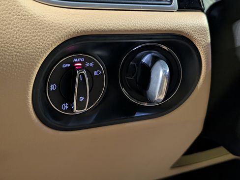 Certified 2018 Porsche Macan Sport Edition image 25