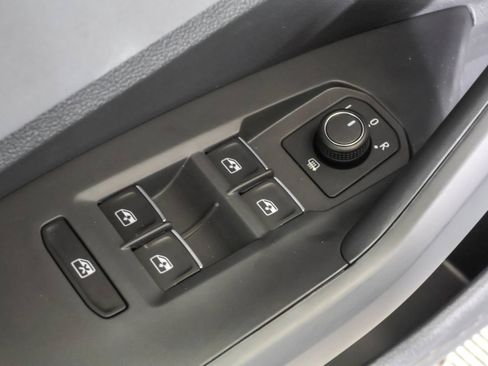 Used 2026 Volkswagen Jetta SE FWD image 32