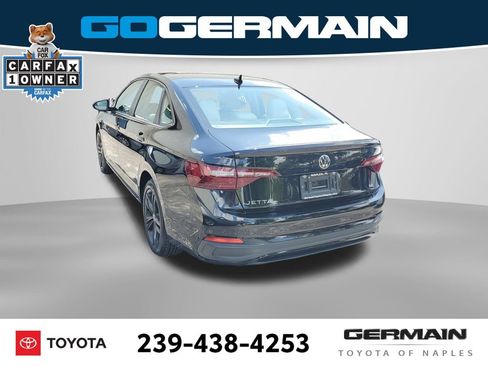 Used 2023 Volkswagen Jetta SE w/ Panoramic Sunroof Package FWD image 12
