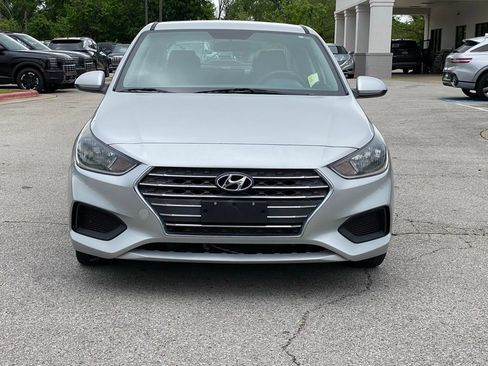 Used 2019 Hyundai Accent SE FWD image 2