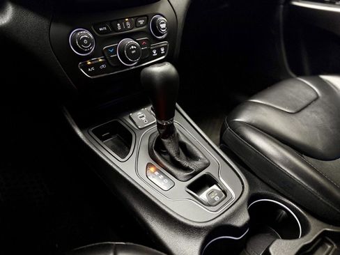 Used 2019 Jeep Cherokee Latitude Plus w/ Cold Weather Group image 20