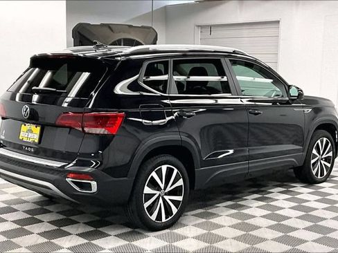 Used 2023 Volkswagen Taos SE w/ Panoramic Sunroof Package FWD image 13