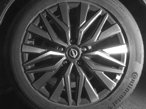 Used 2025 Nissan Altima 2.5 SV FWD image 14