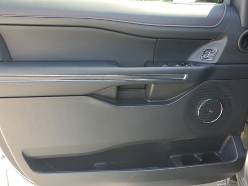 Used 2023 Ford Expedition Limited image 28