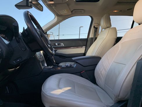 Used 2018 Ford Explorer Platinum image 16